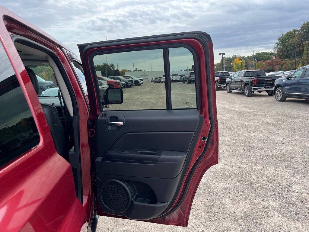 Used 2017 Jeep Patriot High Altitude AWD/4WD image 30