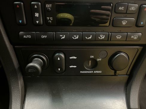 Used 2002 Ford Thunderbird image 17