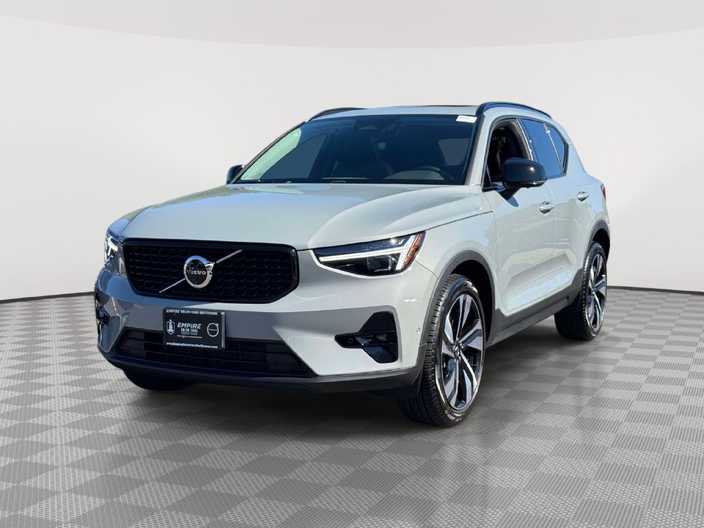 Used 2026 Volvo XC40 B5 Ultra w/ Climate Package AWD/4WD image 2