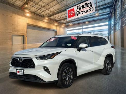 Certified 2023 Toyota Highlander XLE image 1