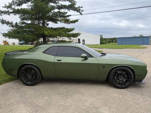 Used 2023 Dodge Challenger SRT Hellcat w/ Driver Convenience Group RWD image 4