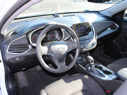 Used 2024 Chevrolet Malibu LT image 14