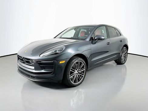 Used 2025 Porsche Macan image 1