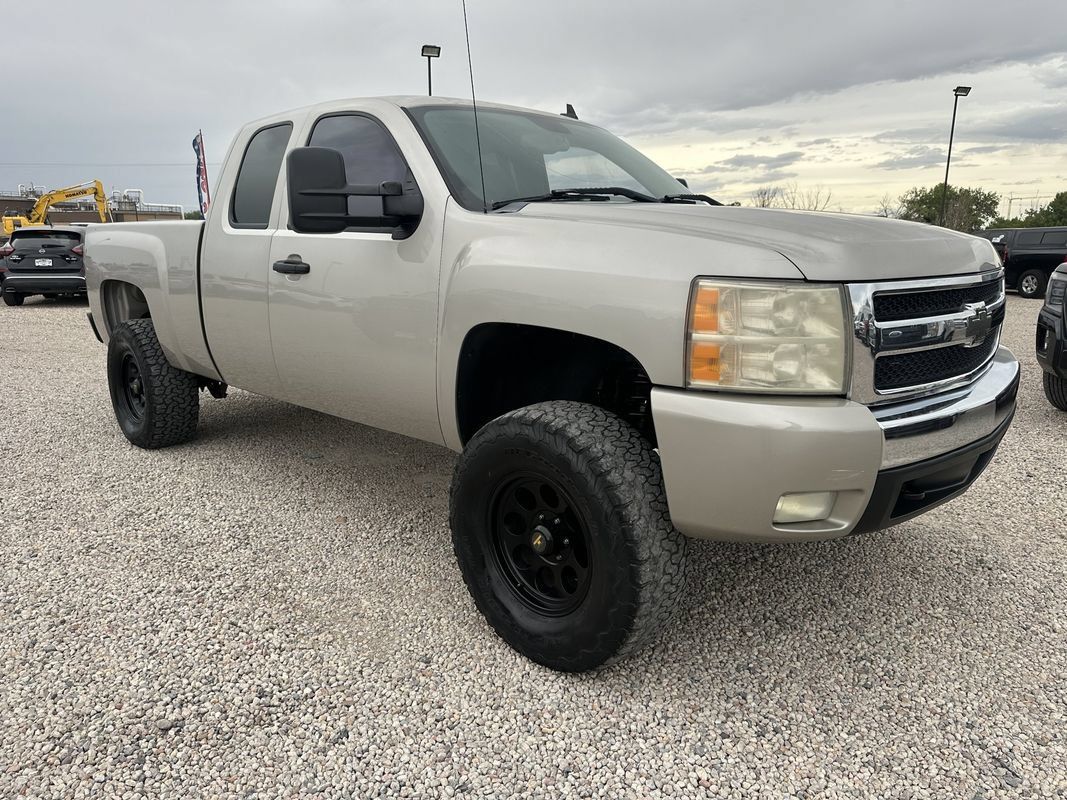 Used 2007 Chevrolet Silverado 1500 LT w/ 1LT Convenience Package RWD image 1