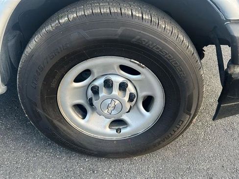 Used 2017 Chevrolet Express 2500 image 32