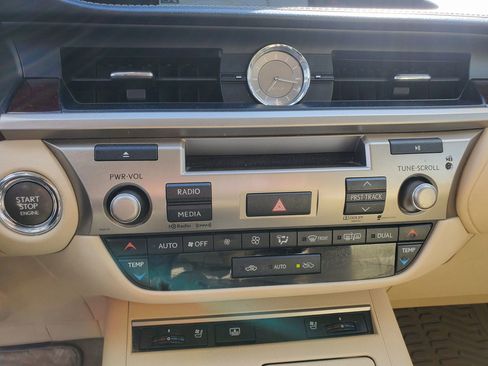 Used 2013 Lexus ES 350 w/ Luxury Pkg image 26