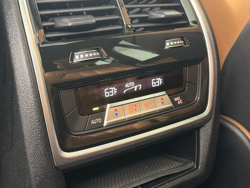 Used 2021 BMW X7 M50i image 27