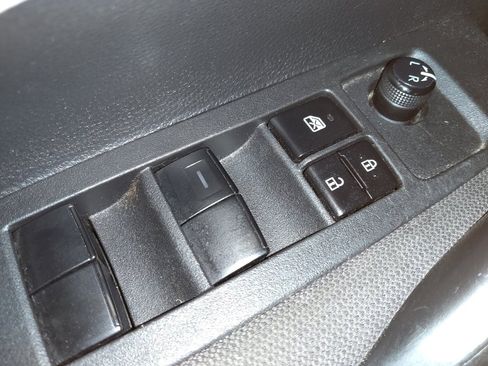 Used 2022 Toyota Corolla LE FWD image 27