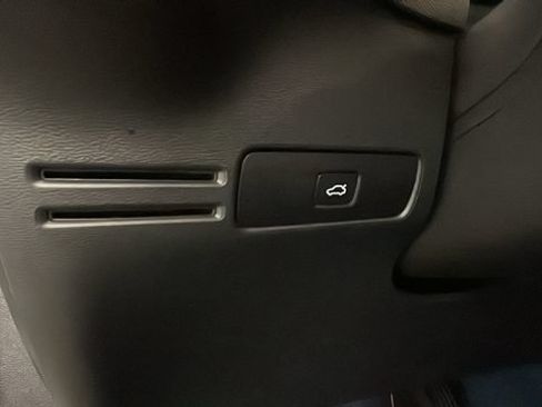 Used 2023 Volvo C40 P8 Recharge Ultimate AWD/4WD image 18