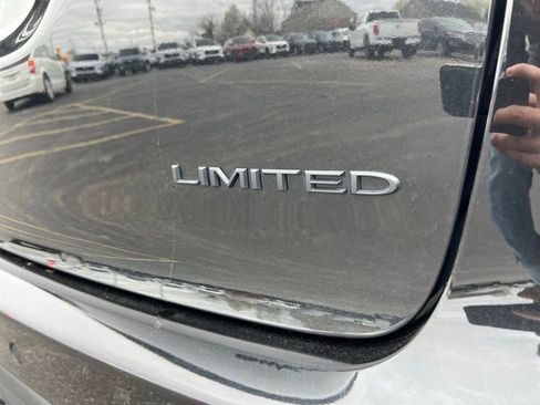 Used 2024 Chrysler Pacifica Limited w/ Uconnect Theater Family Group FWD image 43