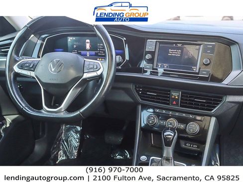 Used 2022 Volkswagen Jetta SE image 12