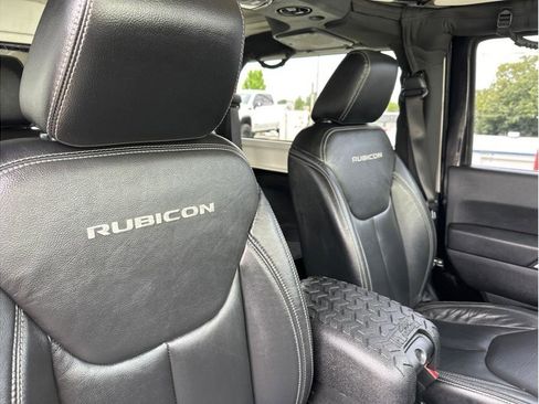Used 2017 Jeep Wrangler Rubicon w/ Power Convenience Group AWD/4WD image 16