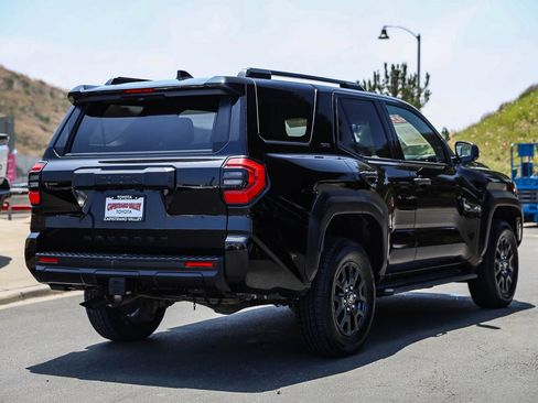 Certified 2025 Toyota 4Runner SR5 AWD/4WD image 4