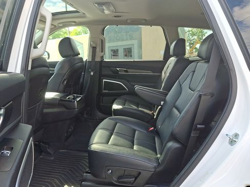 Used 2022 Kia Telluride EX w/ EX Premium Package AWD/4WD image 10