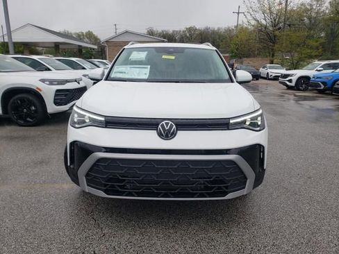 New 2026 Volkswagen Taos SE AWD/4WD image 2