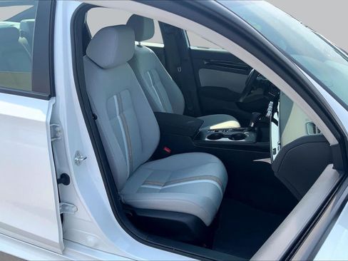 Used 2025 Honda Civic Sport image 9