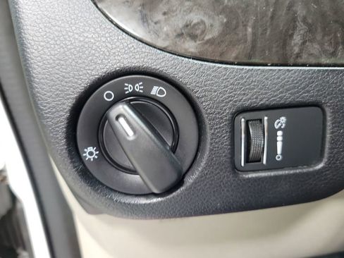 Used 2016 Dodge Grand Caravan SXT image 13