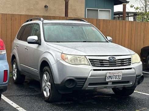 Used 2010 Subaru Forester 2.5X Premium image 2