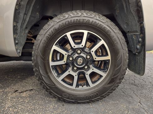 Used 2018 Toyota Tundra SR5 image 40