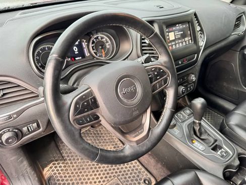 Used 2019 Jeep Cherokee Latitude Plus w/ Cold Weather Group AWD/4WD image 10