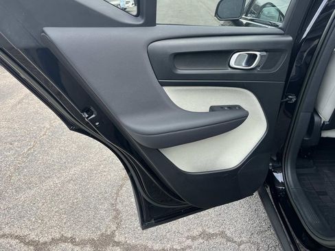 Used 2023 Volvo XC40 B4 Plus w/ Driver Assist Package image 18