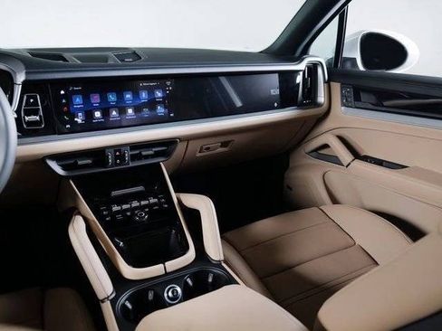 New 2026 Porsche Cayenne AWD/4WD image 18