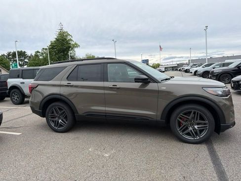 New 2026 Ford Explorer ST-Line w/ ST-Line Street Pack AWD/4WD image 2