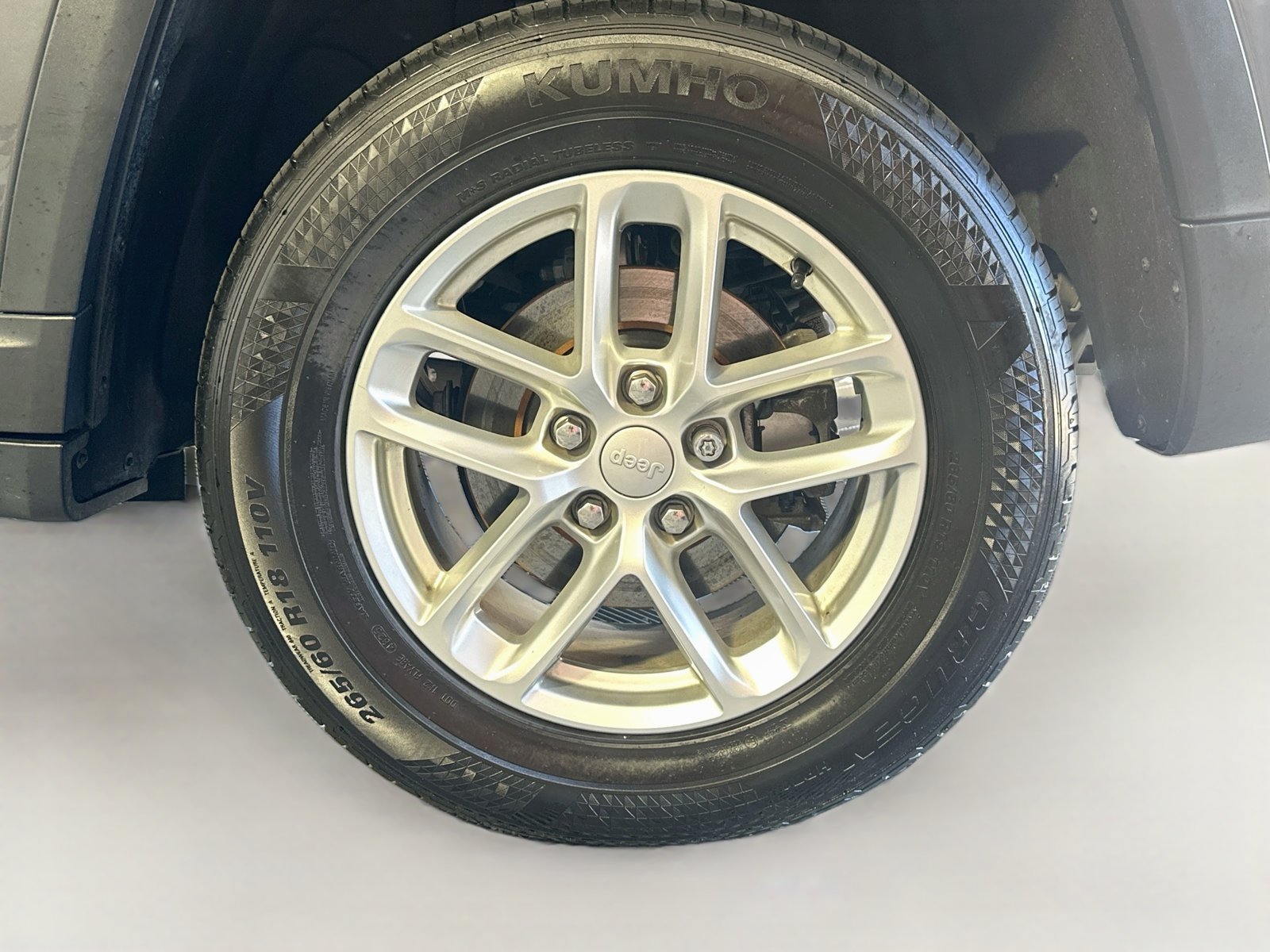 Used 2023 Jeep Grand Cherokee Laredo AWD/4WD image 30