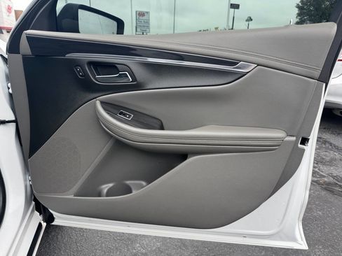 Used 2018 Chevrolet Impala LT FWD image 19
