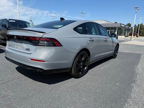 Used 2025 Honda Accord Sport image 11