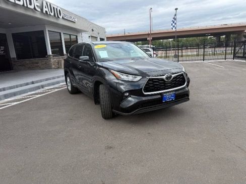 Used 2020 Toyota Highlander LE AWD/4WD image 13