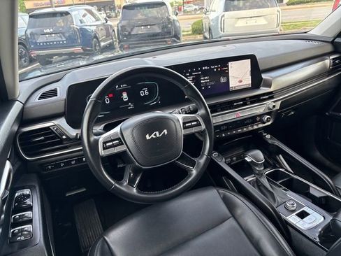 Certified 2025 Kia Telluride S FWD image 32