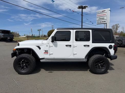 Used 2018 Jeep Wrangler Unlimited Sahara image 8