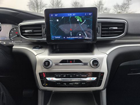 Certified 2022 Ford Explorer XLT w/ Equipment Group 202A image 13