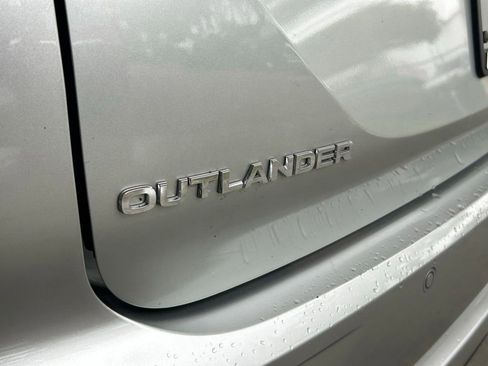 Used 2024 Mitsubishi Outlander SE FWD image 18