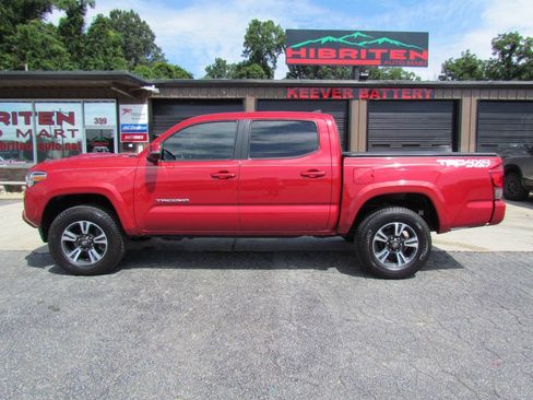 Used 2017 Toyota Tacoma TRD Sport w/ Tow Package (A/T) AWD/4WD image 2