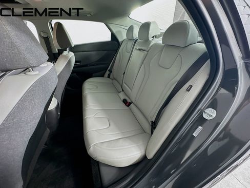 Certified 2024 Hyundai Elantra Limited FWD image 34