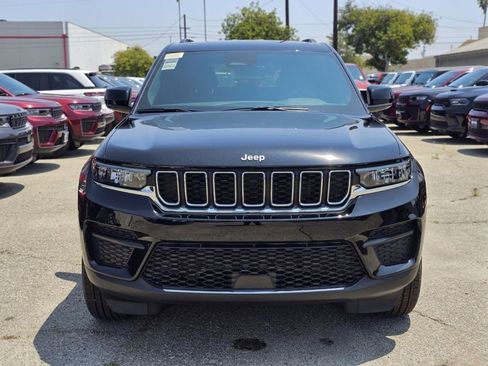 New 2026 Jeep Grand Cherokee Laredo RWD image 2
