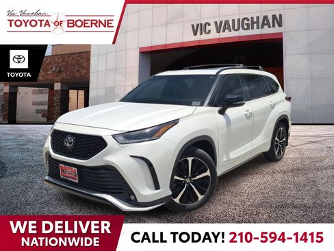 Used 2021 Toyota Highlander XSE FWD image 1