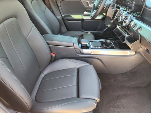 Used 2023 Mercedes-Benz GLB 250 4MATIC image 10