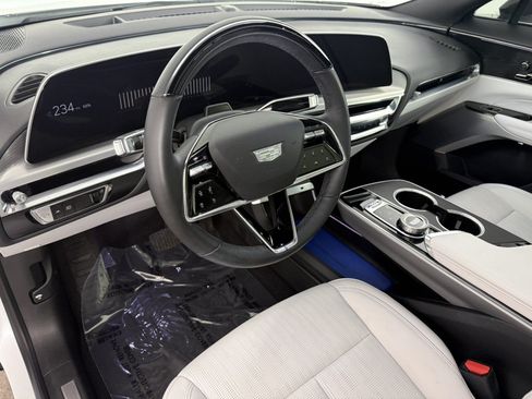 Used 2024 Cadillac Lyriq Sport AWD/4WD image 17