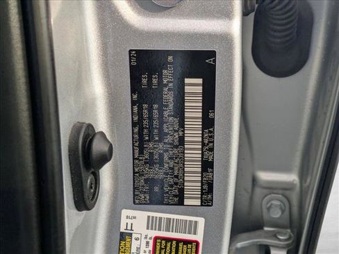 Used 2024 Toyota Highlander LE image 25