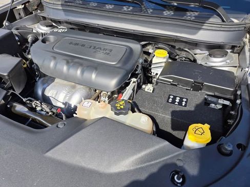 Used 2021 Jeep Cherokee Latitude Plus image 19