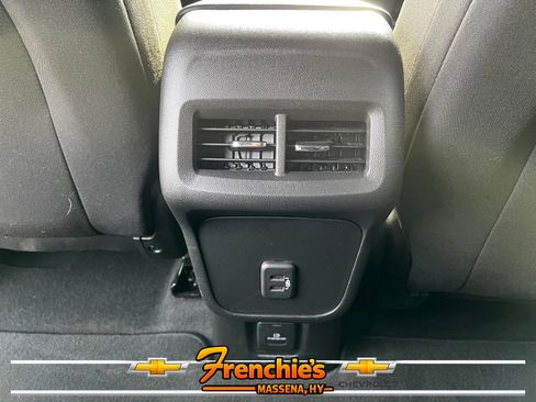 Used 2023 Chevrolet Equinox LT AWD/4WD image 9