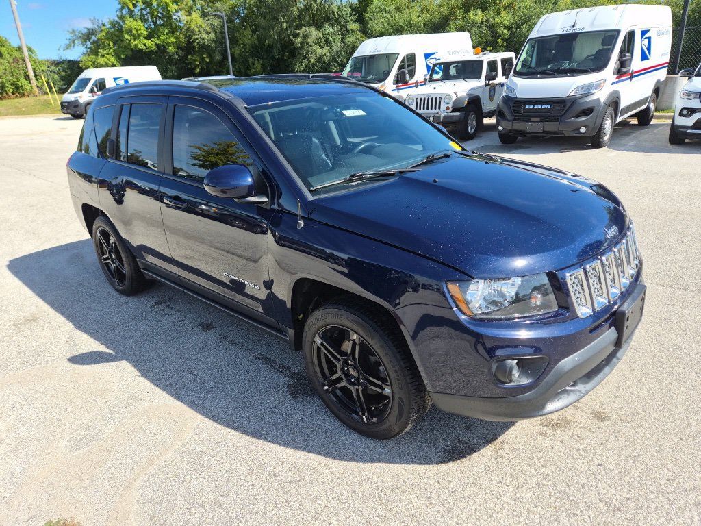 Used 2017 Jeep Compass Latitude FWD image 3