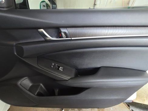 Used 2018 Honda Accord EX-L image 17