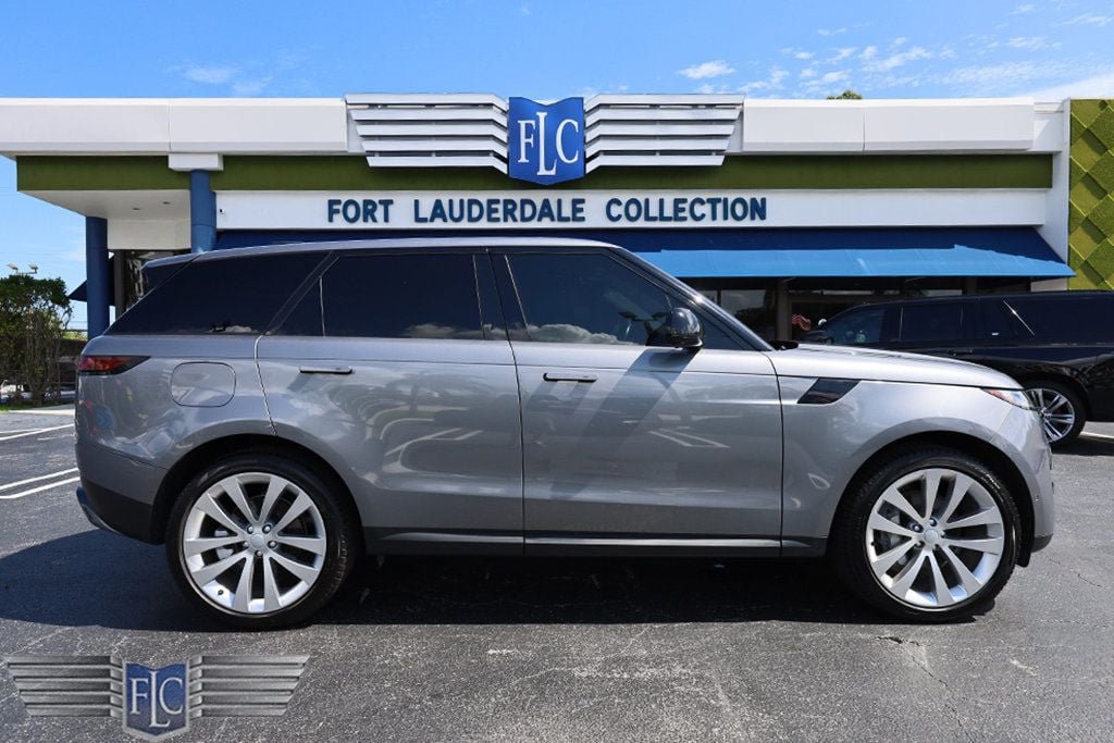 Used 2023 Land Rover Range Rover Sport SE AWD/4WD image 2