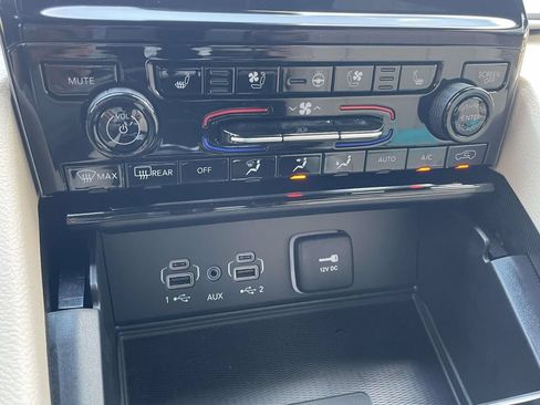 Used 2025 Jeep Grand Cherokee Limited w/ Luxury Tech Group II RWD image 20