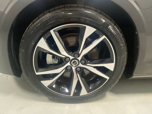 Used 2025 Volvo S60 B5 Core AWD/4WD image 5