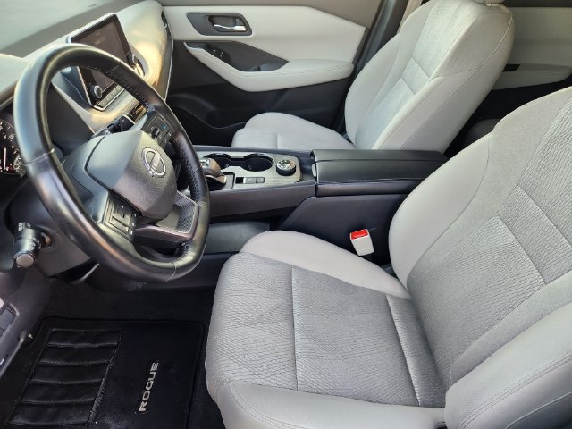 Used 2025 Nissan Rogue SV AWD/4WD image 12